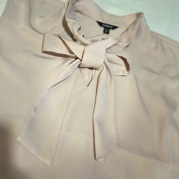 NWT Express Blush Bow-Tie Shell Blouse - Picture 7 of 7